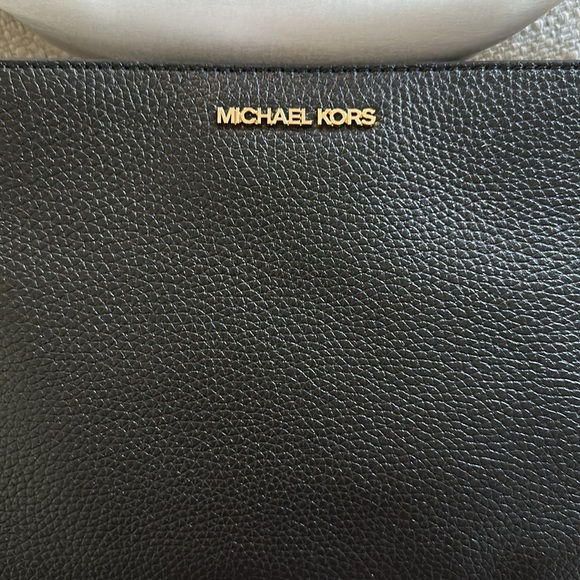 NWT Michael Kors Trisha Leather Medium Triple
Compartment Crossbody - Picture 6 of 12